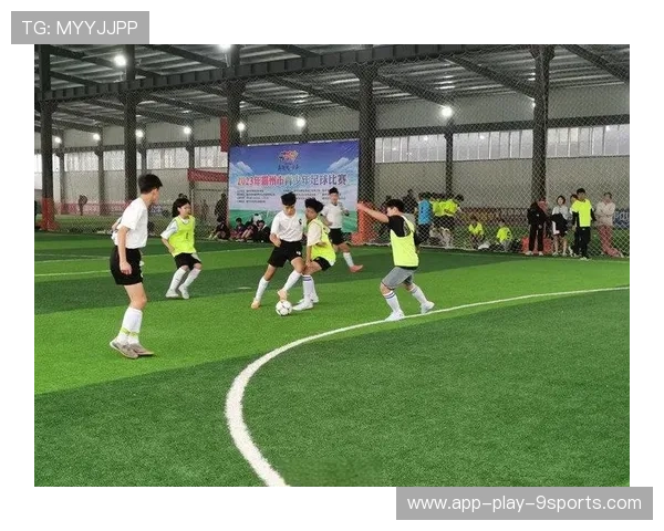 “校园足球逐步走向多样化，青少年全面发展”，校园足球如何发展