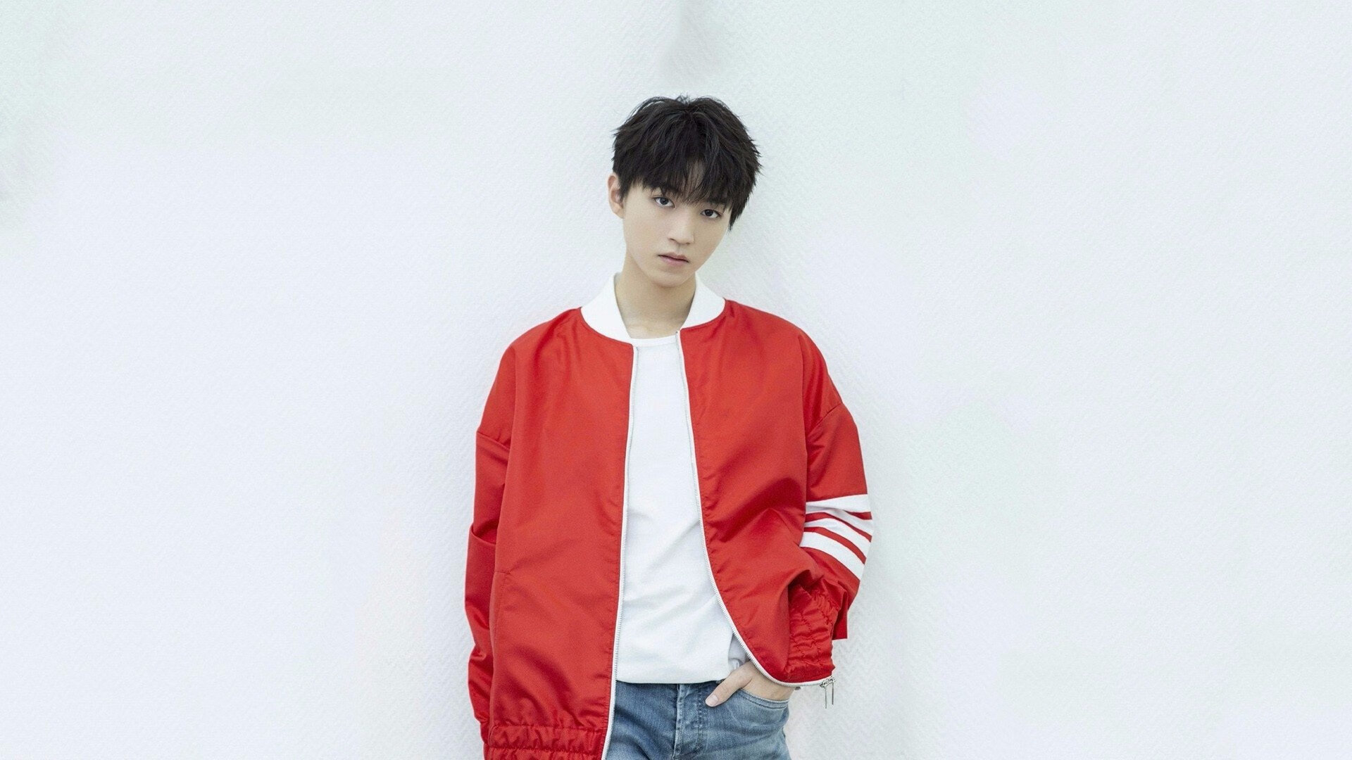 湖光水色间，赛场点燃激情，湖光水色出自哪里