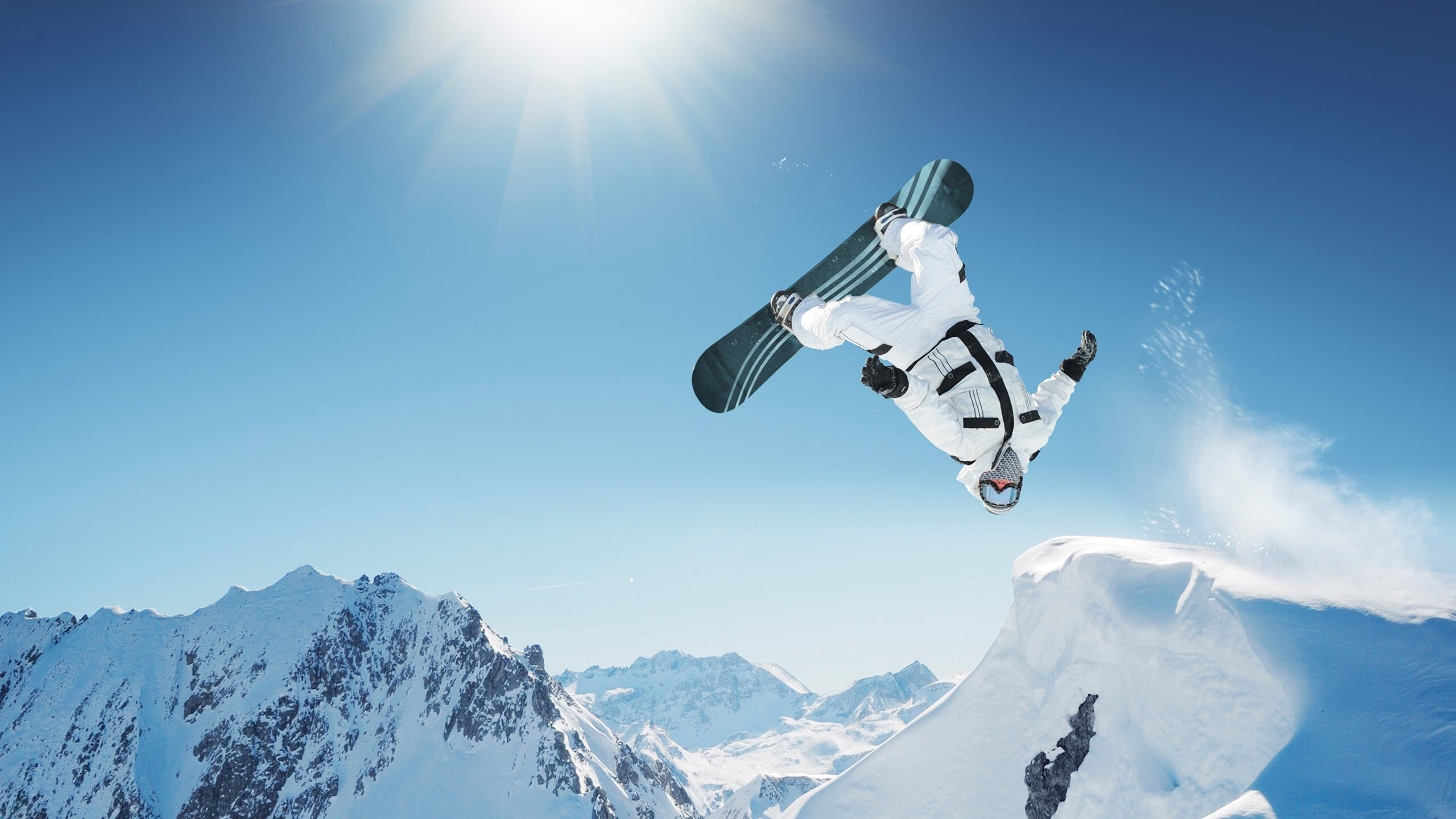 世界杯八强：法国3比2险胜德国 新老对决中高效进攻压倒传统稳守