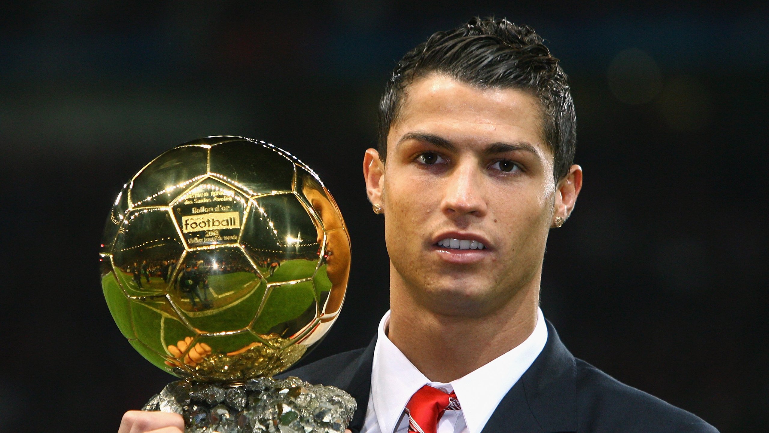 欧冠十六强首回合：利物浦主场3比1压制巴萨 中场强度让对手难以适应